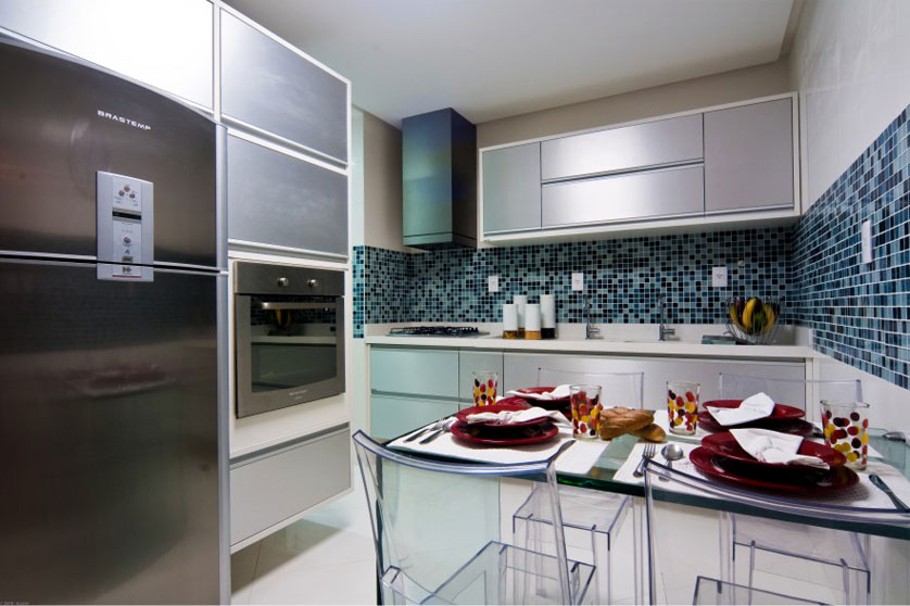 Cozinha simples azulejada