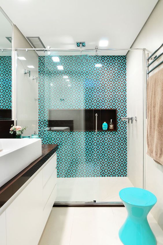 banheiro azulejos geométricos