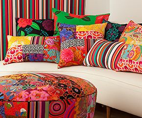 almofadas coloridas para a sala