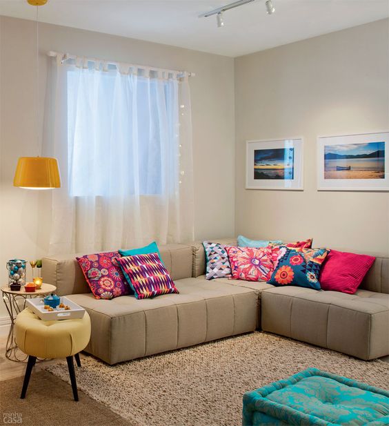 almofadas coloridas sofa de canto