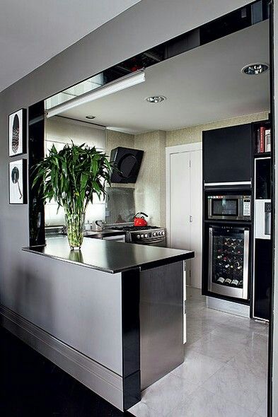 marmore e detalhe pretos na cozinha