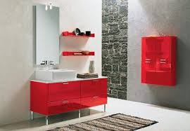 banheiro-com-moveis-vermelhos