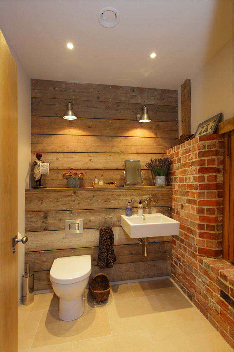 banheiro-com-tijolos-e-madeira