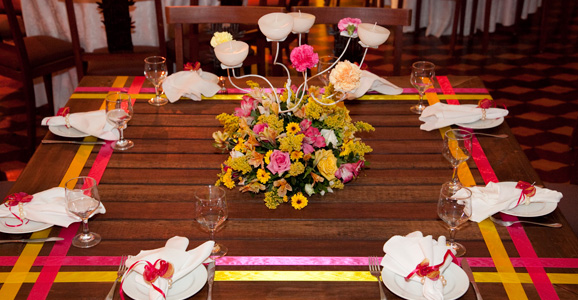 Decoração de mesa de jantar para aniversario com flores