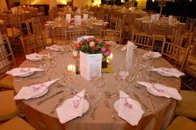 Decoração de mesa de jantar para casamento com guardanapos
