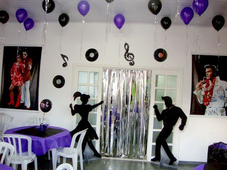 decoração de festa anos 60 com balões