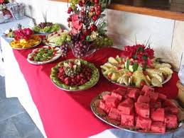 mesa de frutas simples para casamento