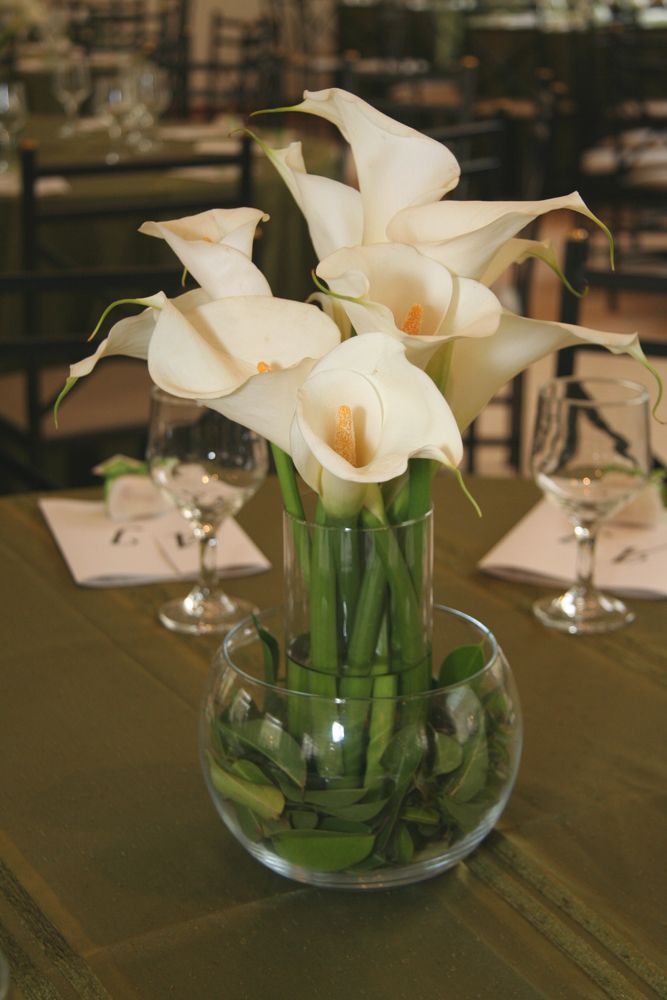 Arranjos de mesa simples com tulipas
