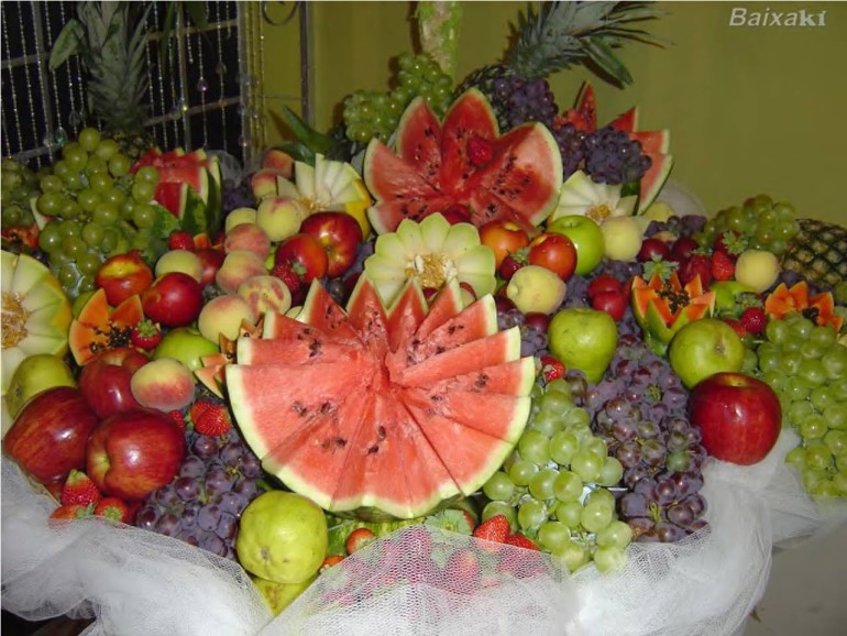 Arranjos de mesa com frutas