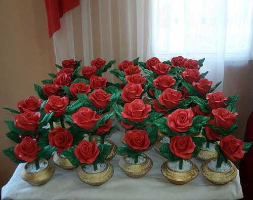 Arranjos de mesa de eva co rosas vermelhas