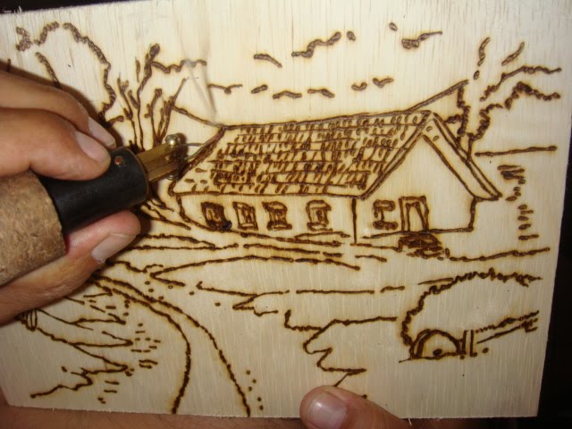 Artesanato em madeira com pirografo