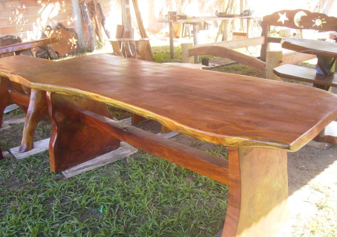 Artesanato em madeira de eucalipto mesa