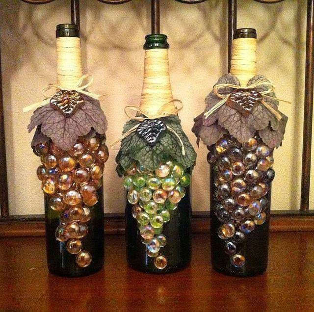 Garrafas decoradas com pedras