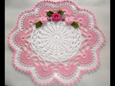 Toalha de crochê branca e rosa