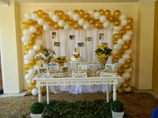 decoração com balões bodas de ouroo