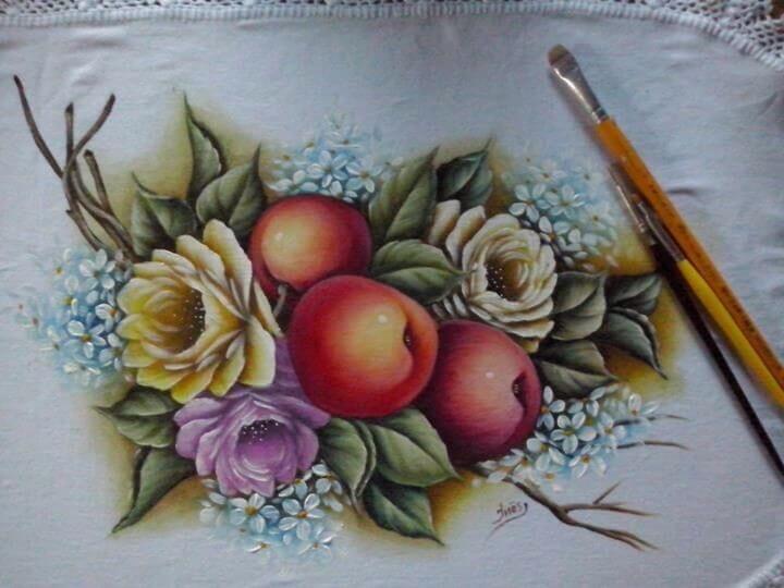 frutas pintadas em pano de prato