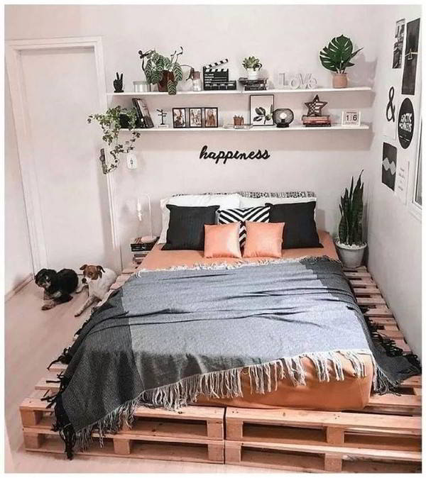 cama de chão feita com madeira de pallets em dauas camadas