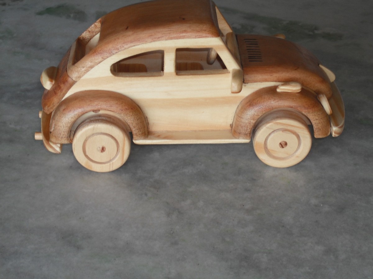 Artesanato em madeira brinquedos fusca