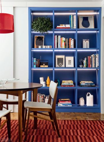 Estante azul para livros de parede