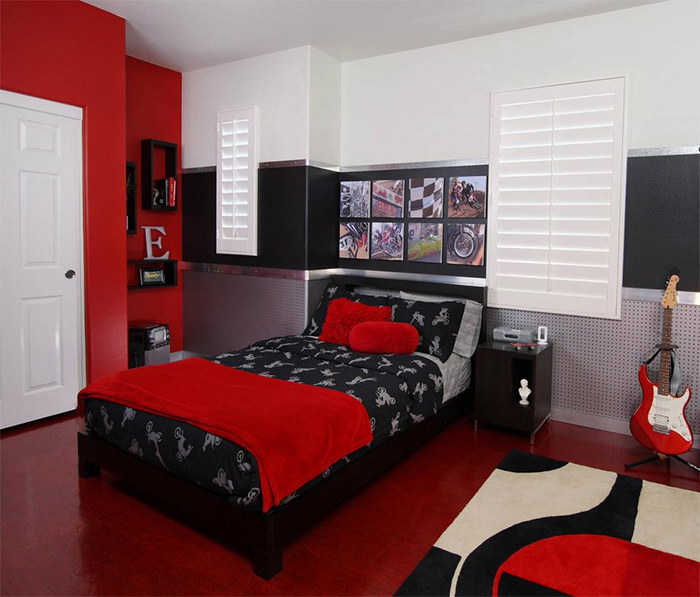tonalidade Vermelho escuro em roupas de cama e parede