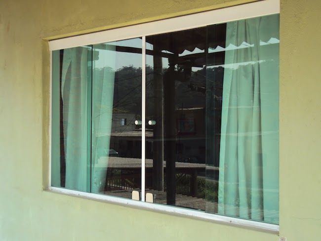 Blindex sem contornona janela para quarto