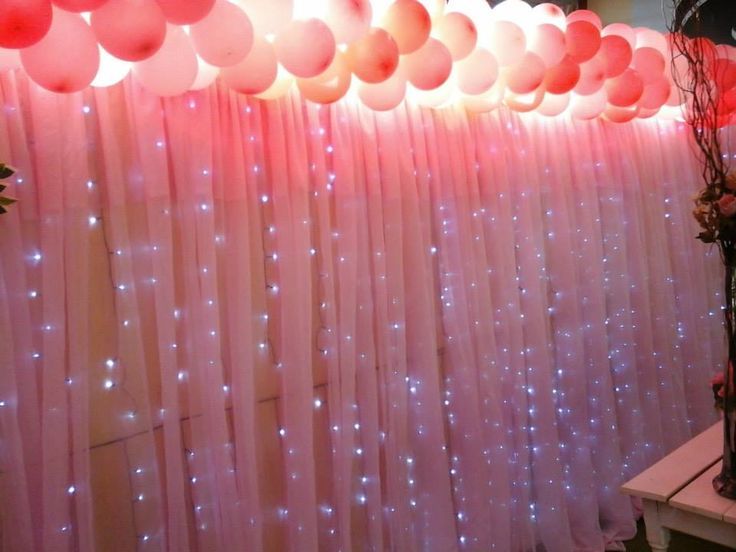 corina rosa com luzes decorativas