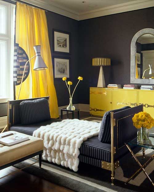 Amarelo e preto em quarto feminino