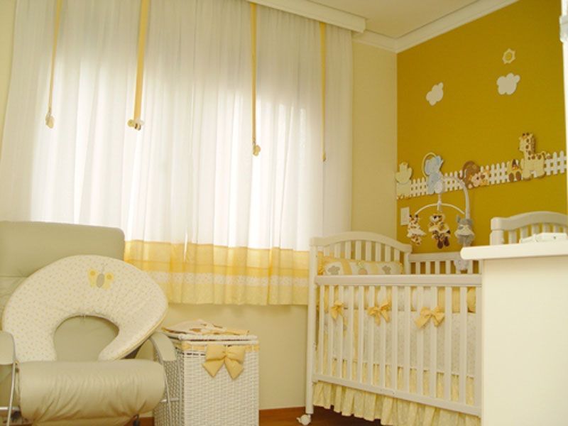 Amarelo sendo usado na decoração do quarto de bebes