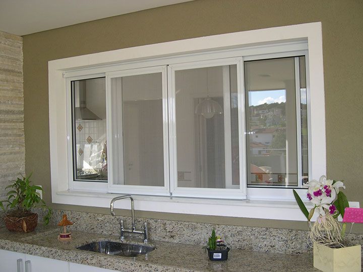 Grande janela com 4 vidro e partes em aluminio