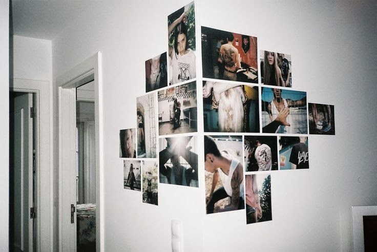 Mosaico de fotos no canto da parede