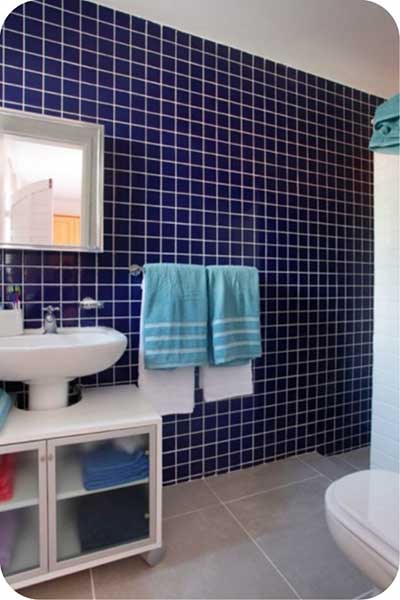 Cerâmica para banheiro azul escuro