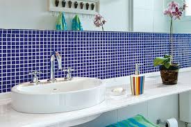 Cerâmica para banheiro azul na pia