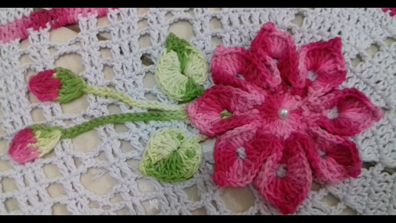 Flores de crochê com folhas