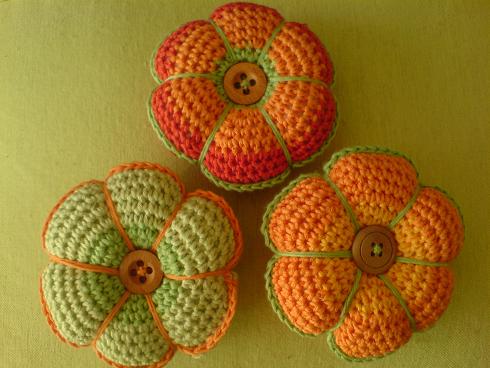 Flores de crochê e botão