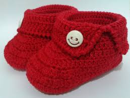 sapatinho de crochê vermelho