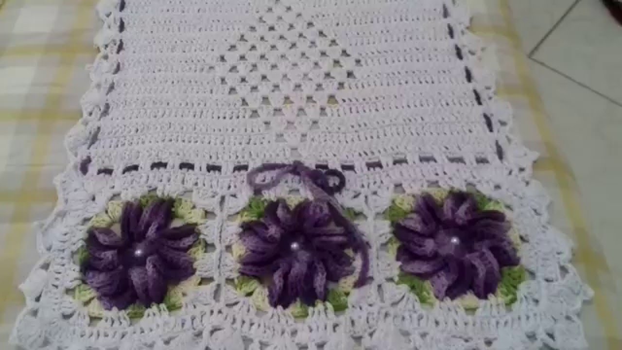 caminhos de mesa de crochê com flores caracol azul