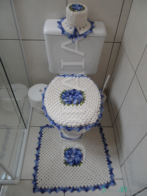 jogo de banheiro de croche com flor azul