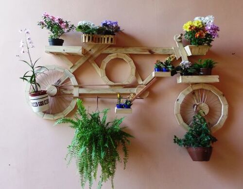 Artesanato de madeira em formato de bicicleta para cozinha