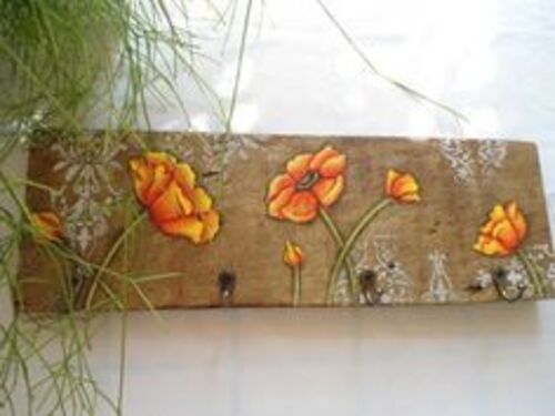 Enfeite artesanal na parede feito com madeira rustica