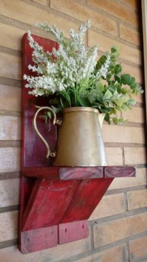 Porta vazo de plantas para parede de tijolos feito em madeira rustica