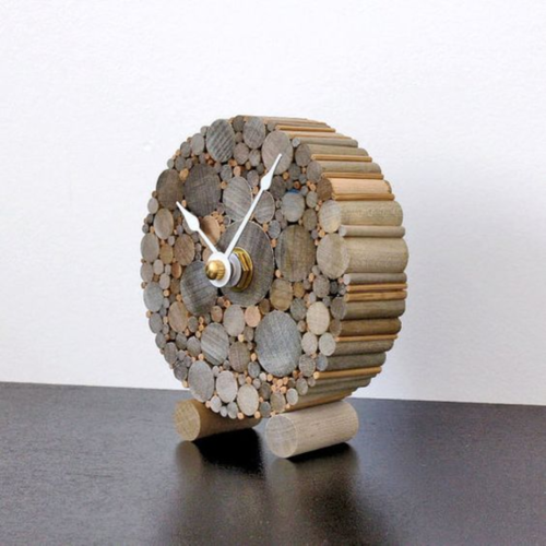 artesanato em formato de relógio de madeira
